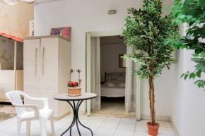 Urban studio for 2 people in Koukaki next to the Metro